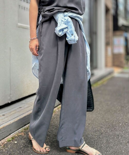 NOLLEY’S(ノーリーズ)の「【WEB&一部店舗限定】ウォッシャブルサンドウォッシュイージーワイドパンツ(その他パンツ・レディース・ベージュ/チャコールグレー・38/36)」の1枚目の写真
