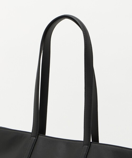A DAY IN THE LIFE UNITED ARROWS(アデイインザライフユナイテッドアローズ)の「スムース レザー トートバッグ<A DAY IN THE LIFE>(トートバッグ・メンズ・ダークグレー/ブラック・FREE)」の4枚目の写真