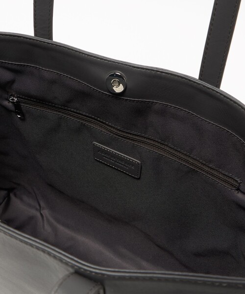 A DAY IN THE LIFE UNITED ARROWS(アデイインザライフユナイテッドアローズ)の「スムース レザー トートバッグ<A DAY IN THE LIFE>(トートバッグ・メンズ・ダークグレー/ブラック・FREE)」の13枚目の写真