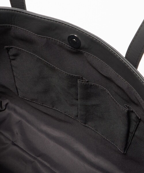 A DAY IN THE LIFE UNITED ARROWS(アデイインザライフユナイテッドアローズ)の「スムース レザー トートバッグ<A DAY IN THE LIFE>(トートバッグ・メンズ・ダークグレー/ブラック・FREE)」の14枚目の写真