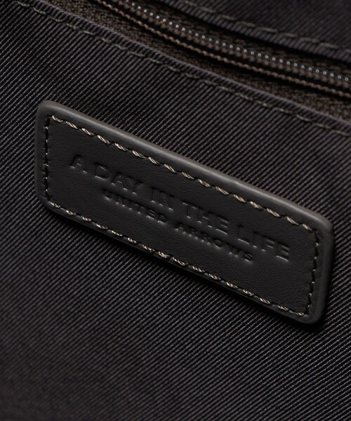 A DAY IN THE LIFE UNITED ARROWS(アデイインザライフユナイテッドアローズ)の「スムース レザー トートバッグ<A DAY IN THE LIFE>(トートバッグ・メンズ・ダークグレー/ブラック・FREE)」の15枚目の写真