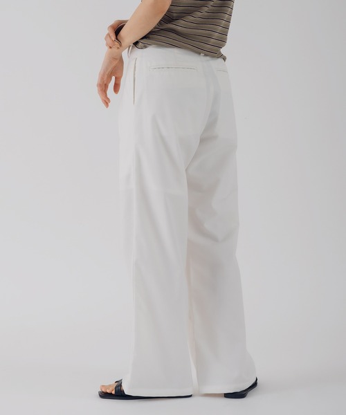MUHET(ミュエータ)の「waist design straight pants / ウエストデザインストレートパンツ(スラックス・レディース・ブラウン/オフホワイト/チャコールグレー・MEDIUM/SMALL/LARGE)」の22枚目の写真