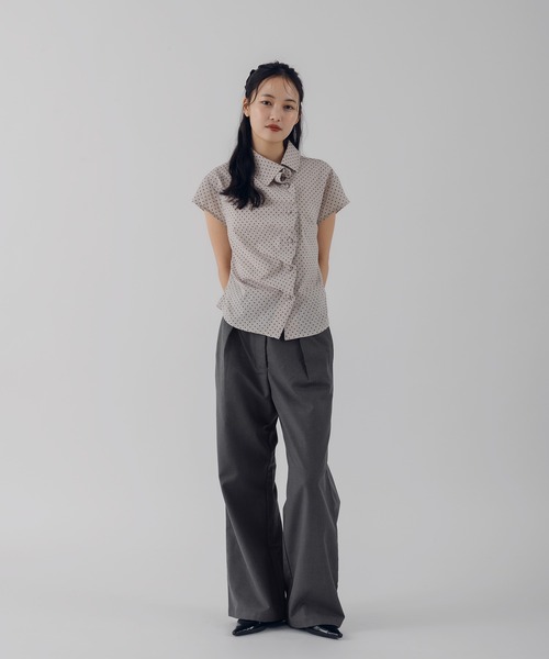 MUHET(ミュエータ)の「waist design straight pants / ウエストデザインストレートパンツ(スラックス・レディース・ブラウン/オフホワイト/チャコールグレー・MEDIUM/SMALL/LARGE)」の17枚目の写真