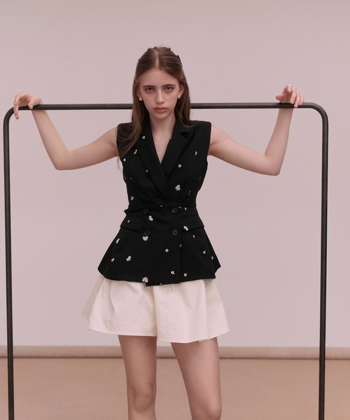 EIMY ISTOIRE(エイミーイストワール)の「CONSCIOUS TAILORED GILET(ベスト・レディース・オフホワイト/ピンクベージュ/ブラック・F)」の11枚目の写真