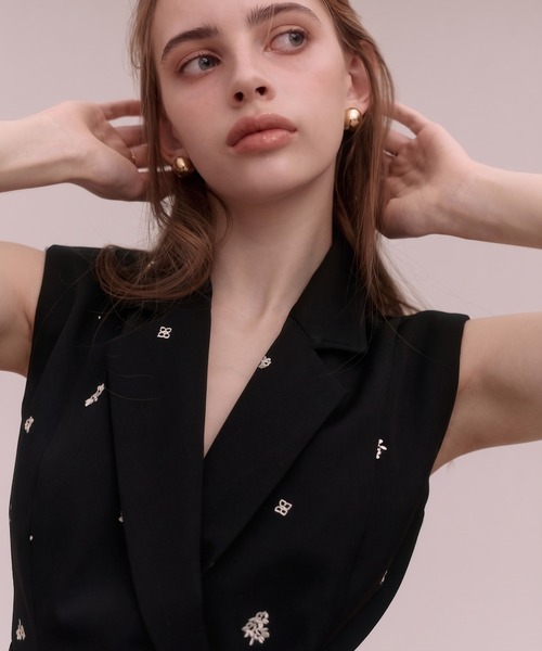 EIMY ISTOIRE(エイミーイストワール)の「CONSCIOUS TAILORED GILET(ベスト・レディース・オフホワイト/ピンクベージュ/ブラック・F)」の10枚目の写真