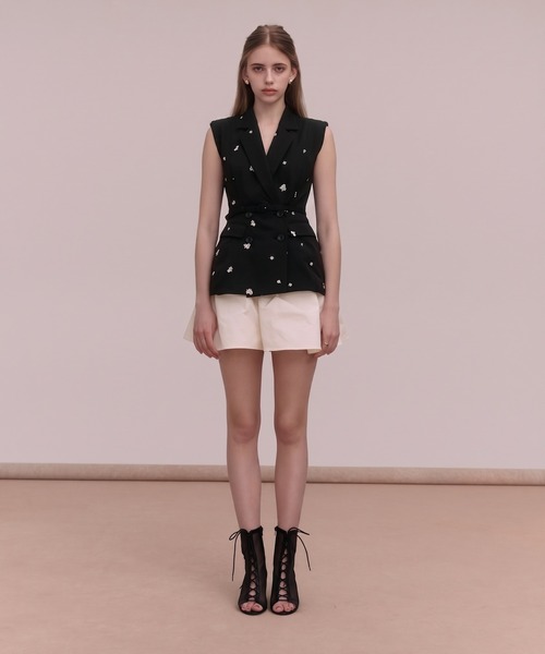 EIMY ISTOIRE(エイミーイストワール)の「CONSCIOUS TAILORED GILET(ベスト・レディース・オフホワイト/ピンクベージュ/ブラック・F)」の7枚目の写真