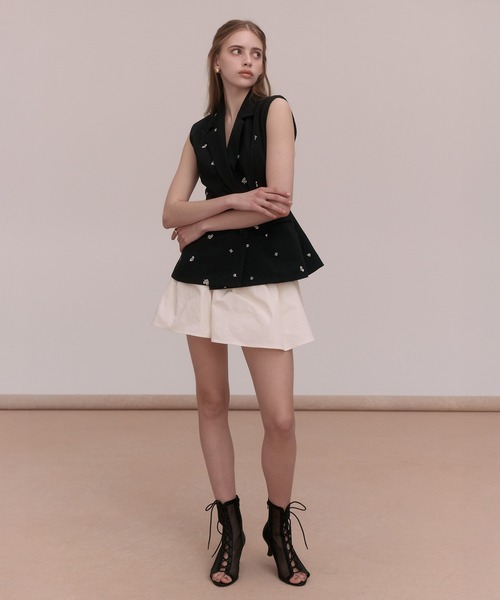 EIMY ISTOIRE(エイミーイストワール)の「CONSCIOUS TAILORED GILET(ベスト・レディース・オフホワイト/ピンクベージュ/ブラック・F)」の6枚目の写真