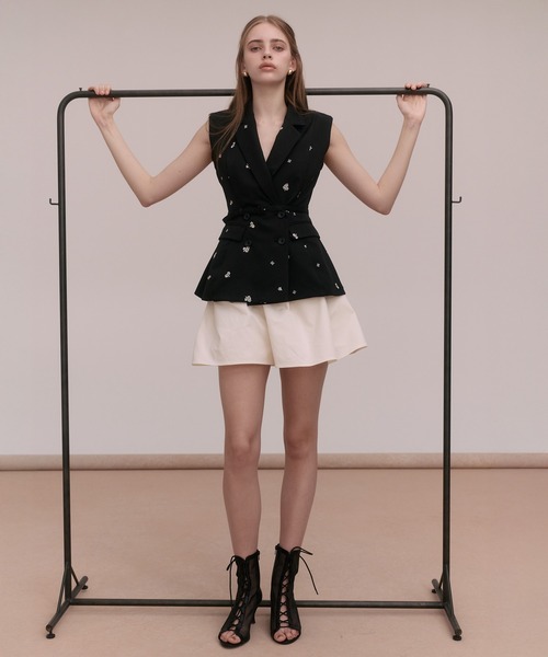 EIMY ISTOIRE(エイミーイストワール)の「CONSCIOUS TAILORED GILET(ベスト・レディース・オフホワイト/ピンクベージュ/ブラック・F)」の12枚目の写真