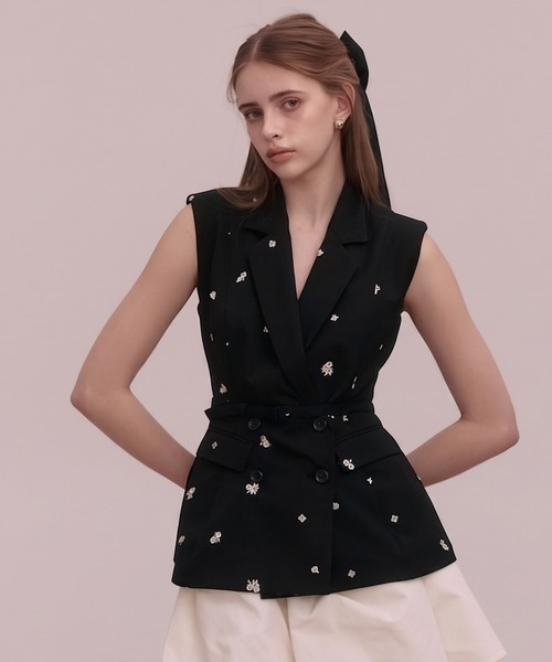 EIMY ISTOIRE(エイミーイストワール)の「CONSCIOUS TAILORED GILET(ベスト・レディース・オフホワイト/ピンクベージュ/ブラック・F)」の4枚目の写真