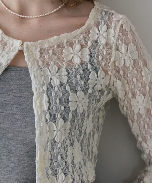 flaeu(フラユ)の「Flower Lace Short Cardigan(カーディガン/ボレロ・レディース・ブラック/アイボリー・FREE)」の4枚目の写真