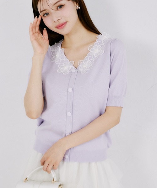 tocco closet(トッコ クローゼット)の「【ZOZO限定】接触冷感フラワーレース襟半袖カーディガン(ニット/セーター・レディース・ラベンダー/ネイビー/ブラック/オフホワイト・M)」の4枚目の写真