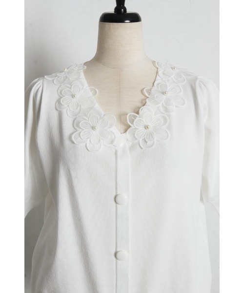 tocco closet(トッコ クローゼット)の「【ZOZO限定】接触冷感フラワーレース襟半袖カーディガン(ニット/セーター・レディース・ラベンダー/ネイビー/ブラック/オフホワイト・M)」の9枚目の写真