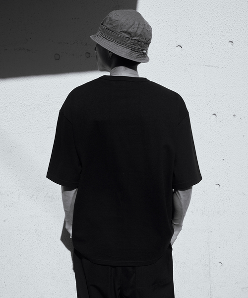 WISM(ウィズム)の「WISM ORIGINAL PRODUCT BASIC TEE(Tシャツ/カットソー・メンズ・ホワイト/ブラック・LARGE/MEDIUM)」の4枚目の写真