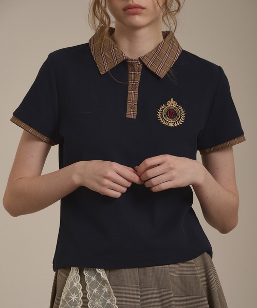 hazyl(ヘイジル)の「emblem logo polo shirt / エンブレムロゴポロシャツ(ポロシャツ・レディース・ネイビー/ブラウン系その他・フリー)」の3枚目の写真