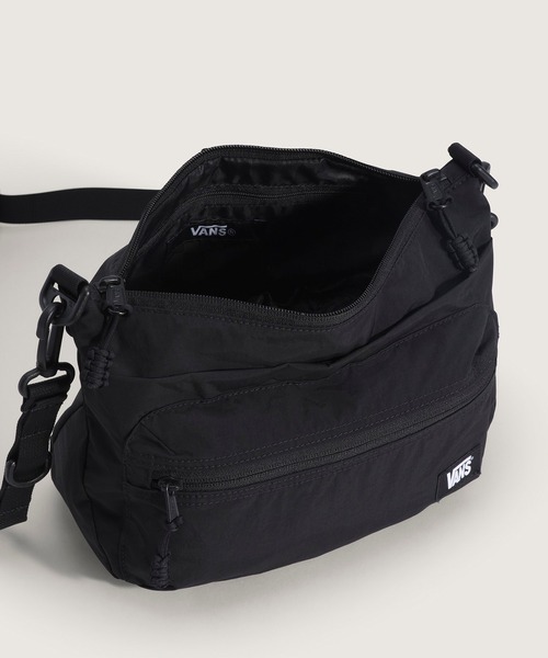 VANS（バンズ）の「WILDER クロスボディバッグ / Wilder Crossbody Black VN000SSHBLK1（ボディバッグ/ウエストポーチ・メンズ・ブラック・ONE SIZE）」の4枚目の写真