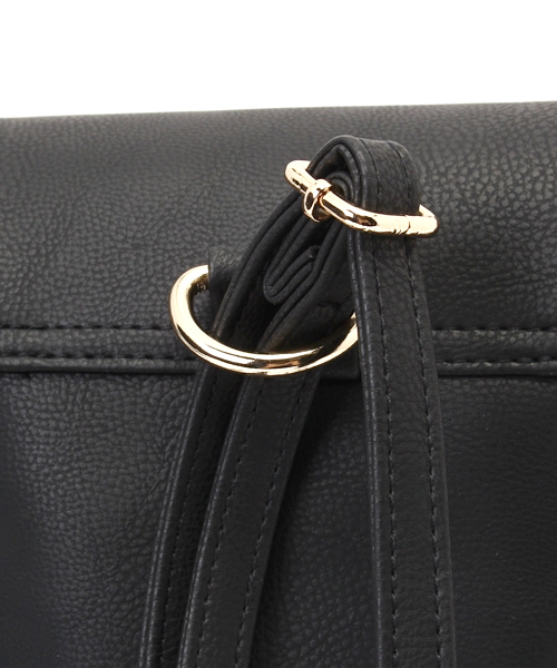 earth music&ecology(アースミュージックアンドエコロジー)の「【MORE5月号掲載】【2016Spring】2way合皮リュック(ショルダーバッグ・レディース・ホワイト/ブラック・FREE)」の9枚目の写真