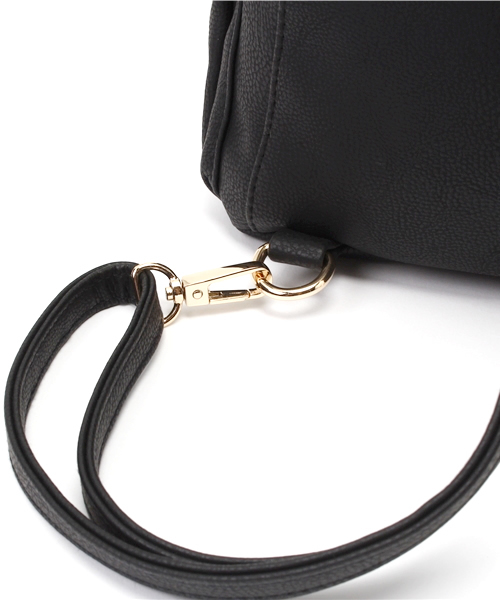 earth music&ecology(アースミュージックアンドエコロジー)の「【MORE5月号掲載】【2016Spring】2way合皮リュック(ショルダーバッグ・レディース・ホワイト/ブラック・FREE)」の10枚目の写真