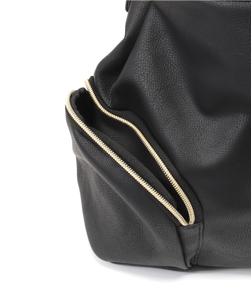 earth music&ecology(アースミュージックアンドエコロジー)の「【MORE5月号掲載】【2016Spring】2way合皮リュック(ショルダーバッグ・レディース・ホワイト/ブラック・FREE)」の11枚目の写真