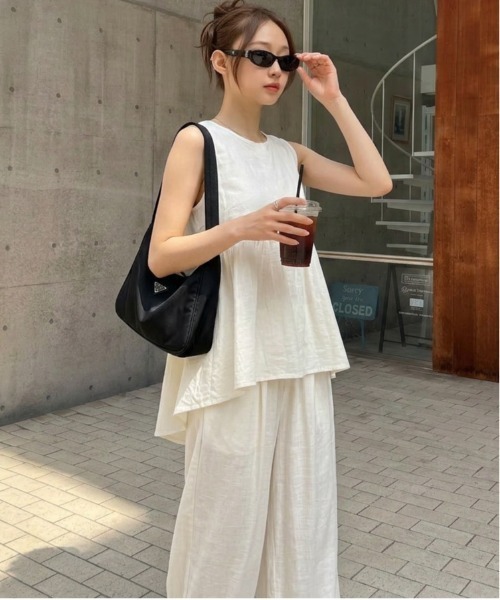 AMELY(エミリー)の「リネン風 バックギャザーセットアップ(アンサンブル・レディース・オフホワイト/ブラック/ベージュ・M/L)」の6枚目の写真