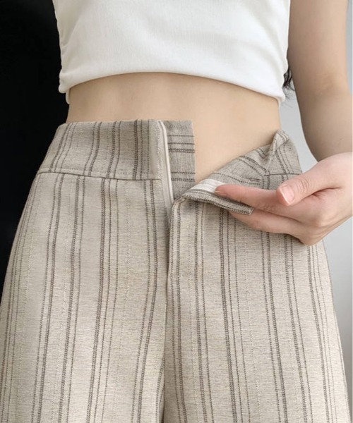 &soiree(アンドソワレ)の「ランダムストライプワイドスラックス(スラックス・レディース・グレー/ブラック/ベージュ・X-LARGE/LARGE/MEDIUM/SMALL)」の6枚目の写真