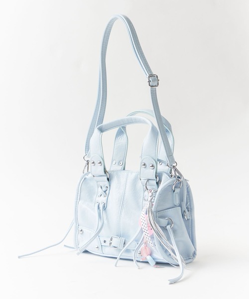 Chick(チック)の「2way Lace-up Studs Belt Hand Bag with Charm / チャーム付き 2WAY レースアップ スタッズ ベルト ハンドバッグ ショルダーバッグ ショルダー取り外し可能 y2k 韓国系 コンパクト ミニ レディース 秋 秋服 2026年秋冬(ショルダーバッグ・レディース・ブラック/ピンク/ブルー/グリーン/アイボリー・FREE)」の14枚目の写真