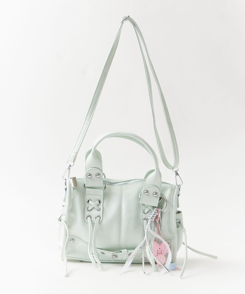 Chick(チック)の「2way Lace-up Studs Belt Hand Bag with Charm / チャーム付き 2WAY レースアップ スタッズ ベルト ハンドバッグ ショルダーバッグ ショルダー取り外し可能 y2k 韓国系 コンパクト ミニ レディース 秋 秋服 2026年秋冬(ショルダーバッグ・レディース・ブラック/ピンク/ブルー/グリーン/アイボリー・FREE)」の18枚目の写真