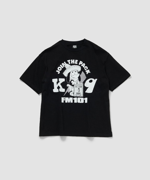 BIAS DOGS(バイアスドッグス)の「BIAS DOGS / K9 FM 101 Print Tee《ESTNATION EXCLUSIVE》(Tシャツ/カットソー・メンズ・ブラック・MEDIUM)」の1枚目の写真