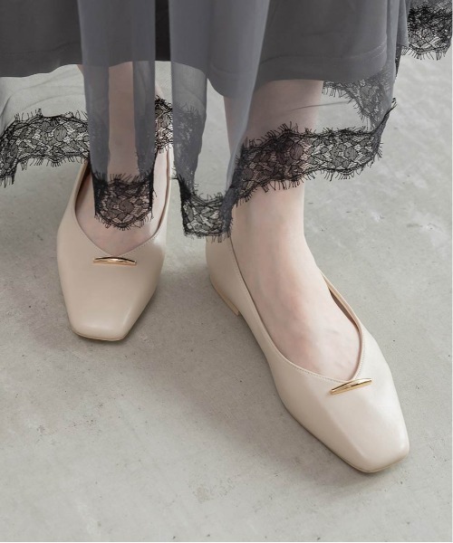 RANDA(ランダ)の「メタルパーツフラットパンプス(パンプス・レディース・レオパード/アイボリー/ブラック・24.5/24/23.5/23/22.5/25/25.5/22)」の5枚目の写真