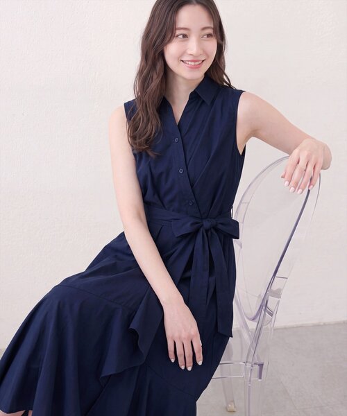 natural couture(ナチュラルクチュール)の「アシンメトリーヘムシャツワンピース(シャツワンピース・レディース・ブラック/ネイビー/イエロー/ブルー・FREE)」の3枚目の写真