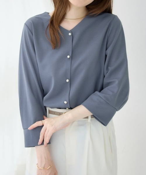 alotta(アロッタ)の「【接触冷感/イージーケア】楽ちん×上品見え叶う!パール調ボタン8分袖シャツブラウス(シャツ/ブラウス・レディース・グレイッシュブルー/ネイビー/モカ/ブラック・M/LL/L)」の11枚目の写真
