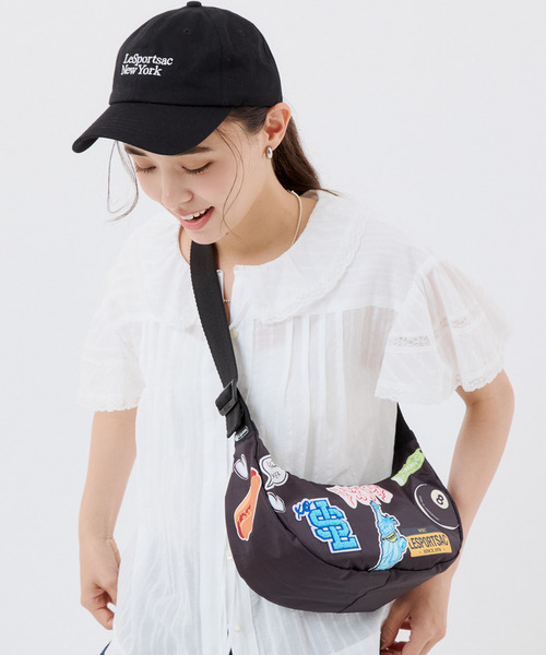 LeSportsac(レスポートサック)の「PW SMALL HOBO パッチワークブラックSMアジャストホーボー(ショルダーバッグ・レディース・ブラック・FREE)」の2枚目の写真