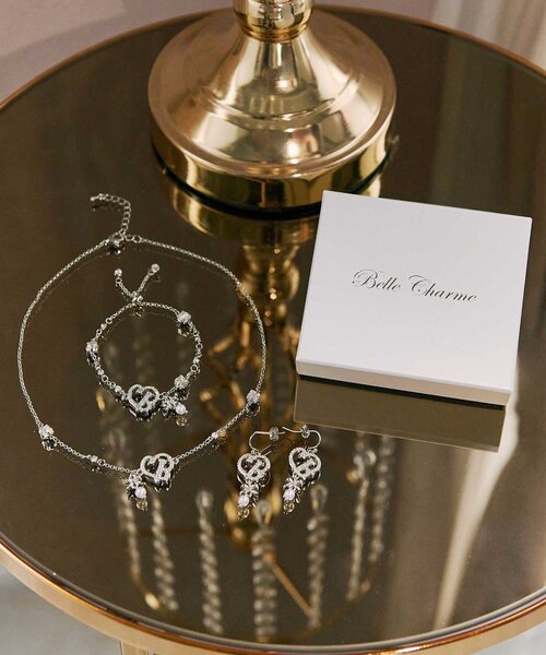 OLIVE des OLIVE(オリーブデオリーブ)の「【Belle Charme】Crystal Logo Necklace(ネックレス・レディース・シルバー・FREE)」の5枚目の写真