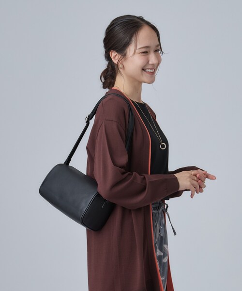 SHOO・LA・RUE(シューラルー)の「ボックスショルダーバッグ(ショルダーバッグ・レディース・ブルー/ブラック/シルバー・00)」の6枚目の写真