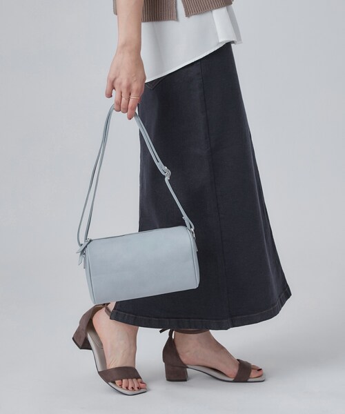 SHOO・LA・RUE(シューラルー)の「ボックスショルダーバッグ(ショルダーバッグ・レディース・ブルー/ブラック/シルバー・00)」の8枚目の写真