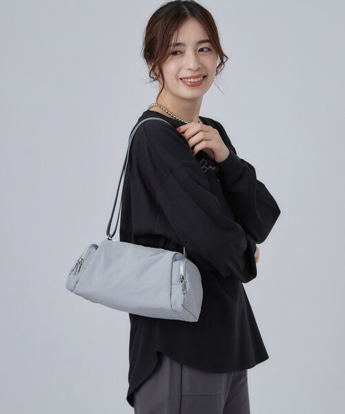 SHOO・LA・RUE（シューラルー）の「【撥水】サイドポケットショルダーバッグ（ショルダーバッグ・レディース・グレー/ブラック/ブルー・00）」の8枚目の写真