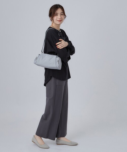 SHOO・LA・RUE（シューラルー）の「【撥水】サイドポケットショルダーバッグ（ショルダーバッグ・レディース・グレー/ブラック/ブルー・00）」の9枚目の写真