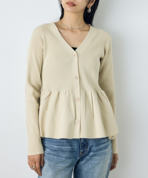 AZUL by moussy(アズールバイマウジー)の「【大人気♪】ペプラムカーディガン 秋服 冬服 ウエストカバー 体系カバー 長袖 ニットトップス(カーディガン/ボレロ・レディース・ブラック/ボルドー/アイボリー・FREE)」の1枚目の写真