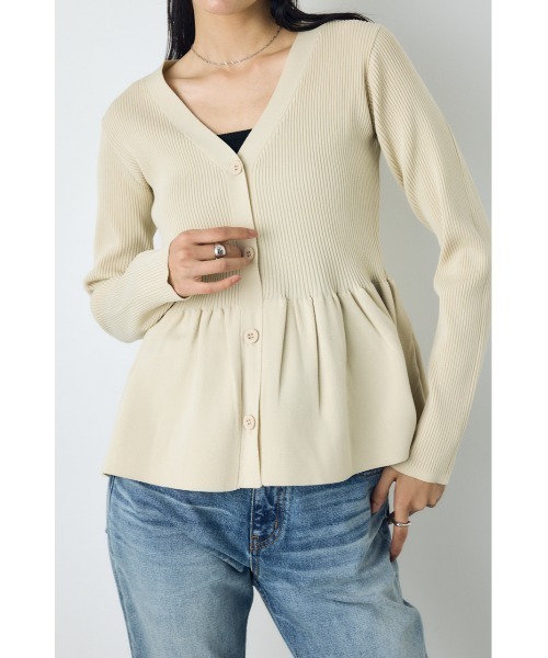 AZUL by moussy(アズールバイマウジー)の「【大人気♪】ペプラムカーディガン 秋服 冬服 ウエストカバー 体系カバー 長袖 ニットトップス(カーディガン/ボレロ・レディース・ブラック/ボルドー/アイボリー・FREE)」の5枚目の写真