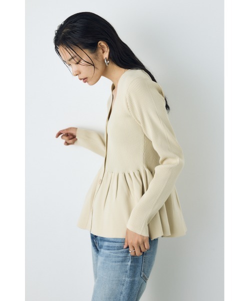 AZUL by moussy(アズールバイマウジー)の「【大人気♪】ペプラムカーディガン 秋服 冬服 ウエストカバー 体系カバー 長袖 ニットトップス(カーディガン/ボレロ・レディース・ブラック/ボルドー/アイボリー・FREE)」の6枚目の写真