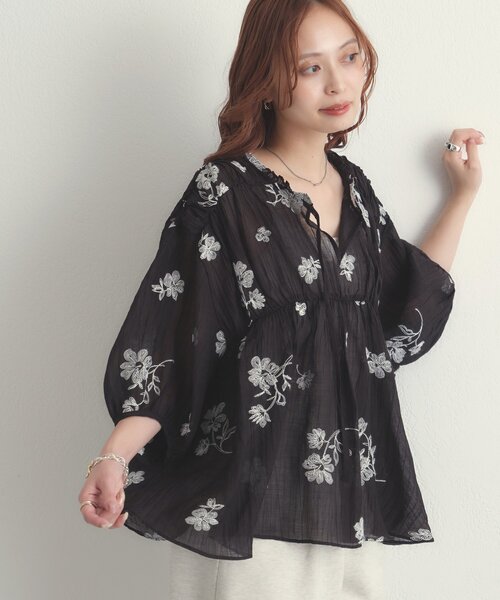 DISCOAT(ディスコート)の「起毛大花柄刺繍ブラウス(シャツ/ブラウス・レディース・ブラック/オレンジ系その他/アイボリー・FREE)」の1枚目の写真