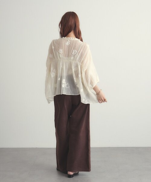 DISCOAT(ディスコート)の「起毛大花柄刺繍ブラウス(シャツ/ブラウス・レディース・ブラック/オレンジ系その他/アイボリー・FREE)」の5枚目の写真
