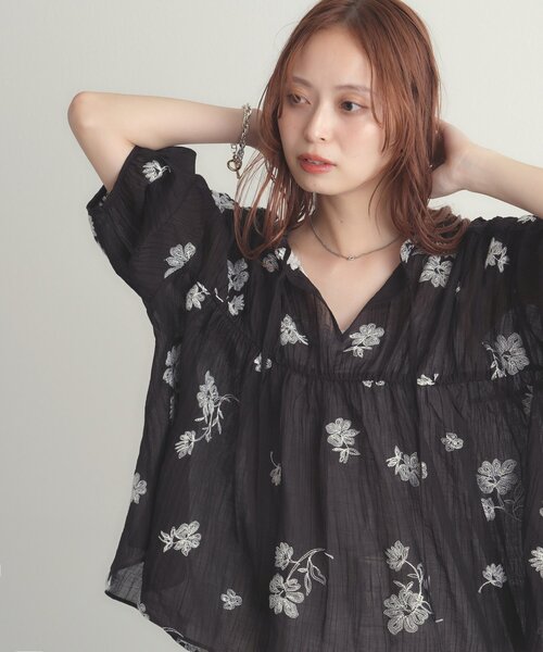 DISCOAT(ディスコート)の「起毛大花柄刺繍ブラウス(シャツ/ブラウス・レディース・ブラック/オレンジ系その他/アイボリー・FREE)」の11枚目の写真