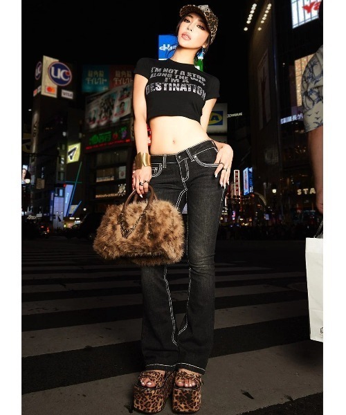 SUPPLIER(サプライヤー)の「A'GEM/9 × .kom 『SUPPLIER/サプライヤー』 EVRIS x SupBaby I'm a Destination Cropped TEE/メッセージロゴコンパクトTシャツ(Tシャツ/カットソー・レディース・マルチ/ホワイト/ブラック・S)」の7枚目の写真