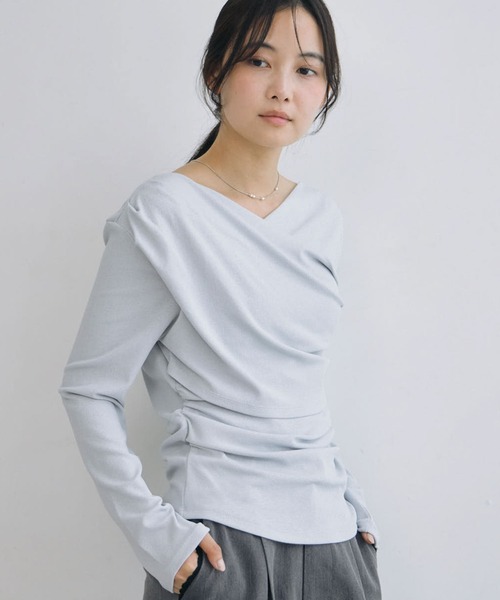 archives(アルシーヴ)の「【ONかわ】タックドレープオフショルスラブカットTOPS(Tシャツ/カットソー・レディース・ブラウン/アイボリー/グレー/ブラック・MEDIUM)」の13枚目の写真