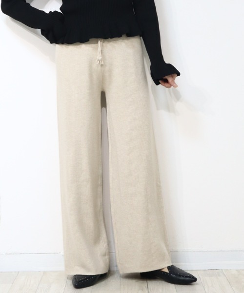 DISKEEN SURE(ディスキーンシュアー)の「高見え編み地が大人っぽ!ニットワイドパンツ(その他パンツ・レディース・ベージュ/ブラック・FREE)」の12枚目の写真