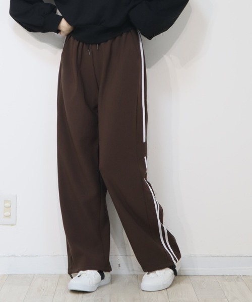 DISKEEN SURE(ディスキーンシュアー)の「今期大本命のトラックパンツ!サイドライン入りジャージタッチワイドパンツ(その他パンツ・レディース・キャメル/ブラック/ブラウン/グレー・FREE)」の6枚目の写真