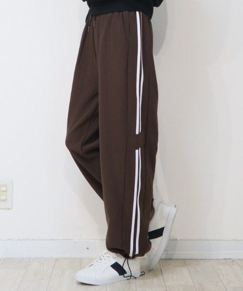 DISKEEN SURE(ディスキーンシュアー)の「今期大本命のトラックパンツ!サイドライン入りジャージタッチワイドパンツ(その他パンツ・レディース・キャメル/ブラック/ブラウン/グレー・FREE)」の7枚目の写真