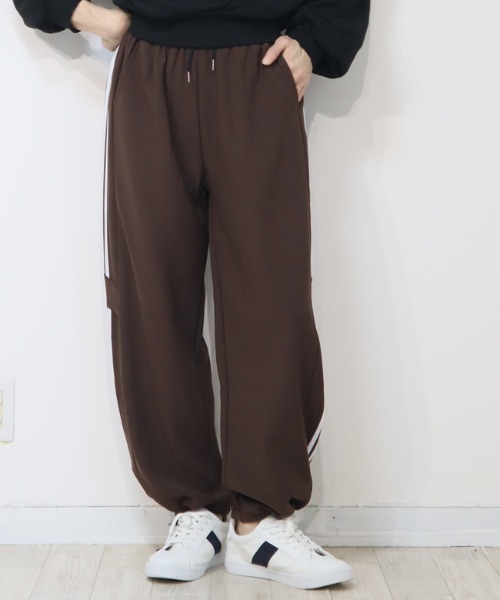 DISKEEN SURE(ディスキーンシュアー)の「今期大本命のトラックパンツ!サイドライン入りジャージタッチワイドパンツ(その他パンツ・レディース・キャメル/ブラック/ブラウン/グレー・FREE)」の8枚目の写真