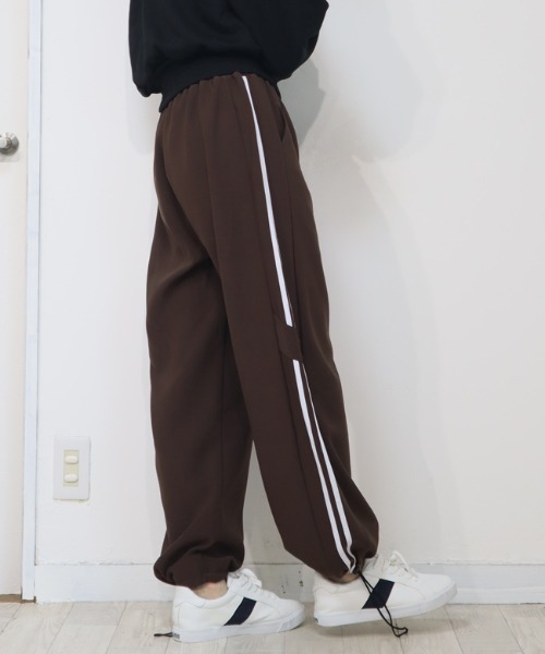DISKEEN SURE(ディスキーンシュアー)の「今期大本命のトラックパンツ!サイドライン入りジャージタッチワイドパンツ(その他パンツ・レディース・キャメル/ブラック/ブラウン/グレー・FREE)」の9枚目の写真