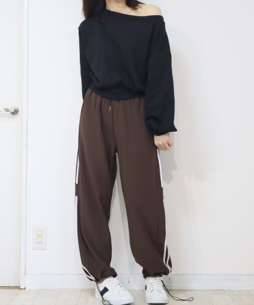 DISKEEN SURE(ディスキーンシュアー)の「今期大本命のトラックパンツ!サイドライン入りジャージタッチワイドパンツ(その他パンツ・レディース・キャメル/ブラック/ブラウン/グレー・FREE)」の10枚目の写真